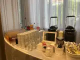 Bármilyen kialakítású is az iroda, konferenciaterem, szoba a Nespresso Pro Zenius 100 bárhova elhelyezhető.